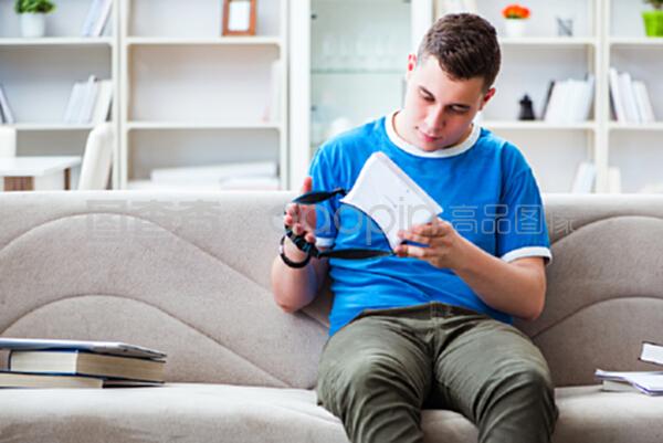 任务迷走72小时 视频缩略图