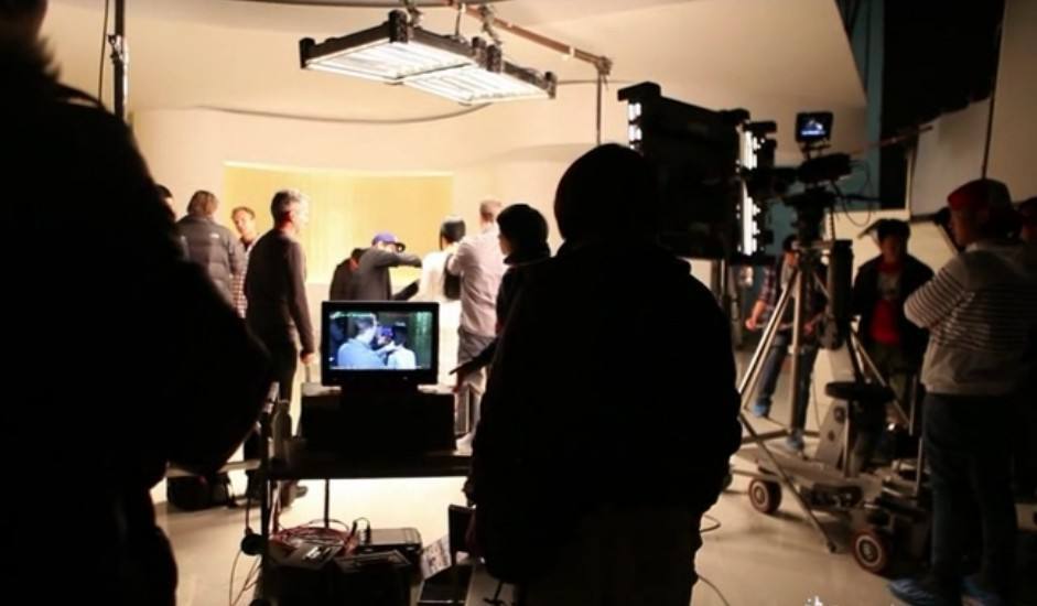 同在蓝天下 视频缩略图