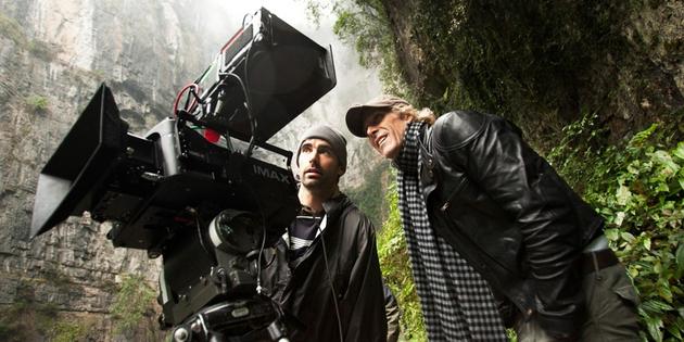 假装热情 视频封面