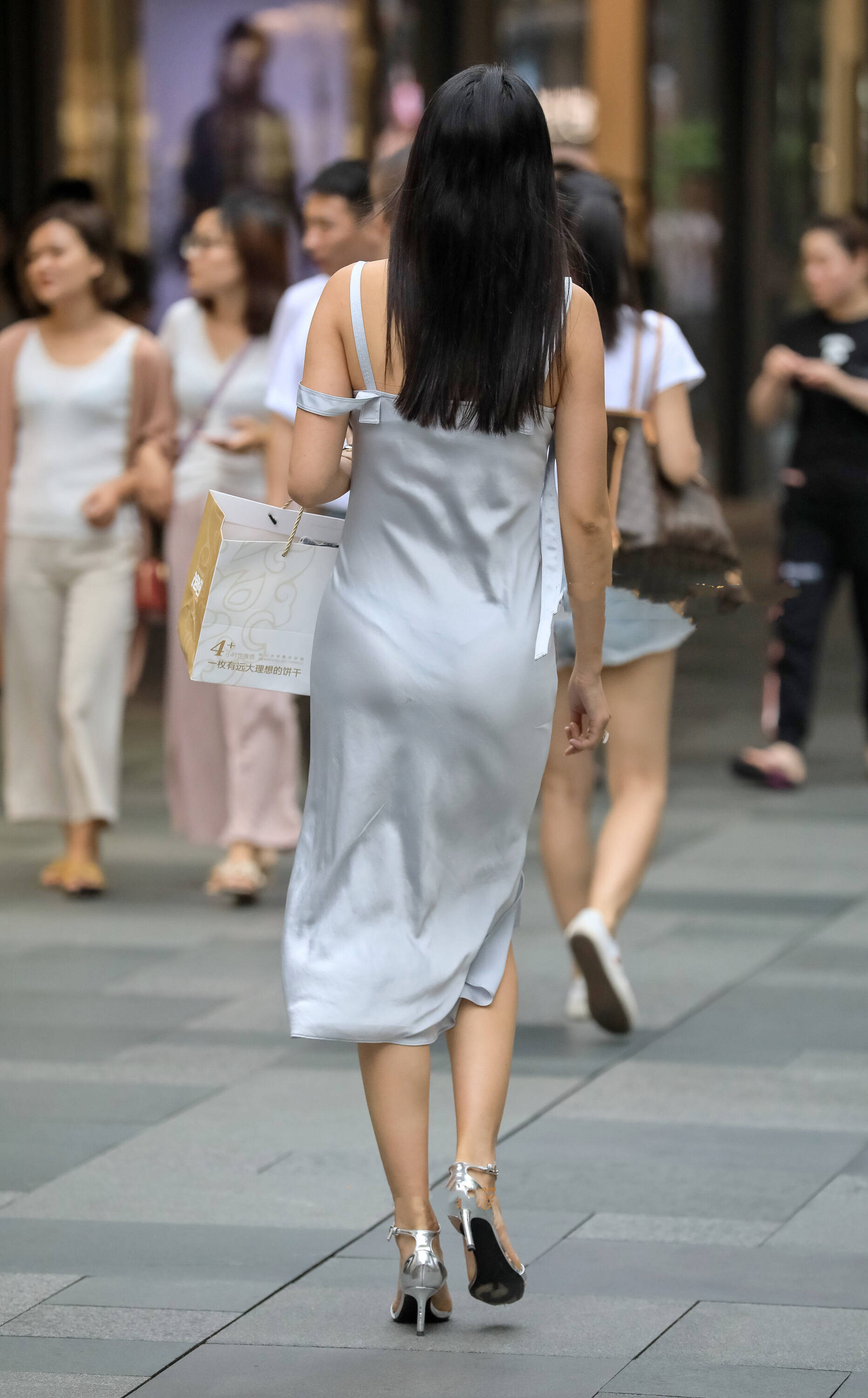 兄弟会 视频缩略图