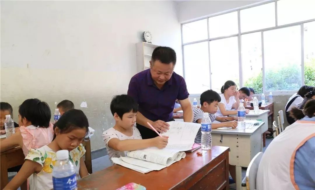 坚不可摧的男孩 视频缩略图