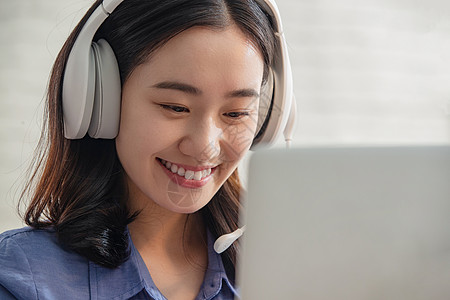 决战发财日 视频缩略图