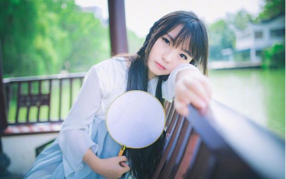 出租屋的女人 视频缩略图