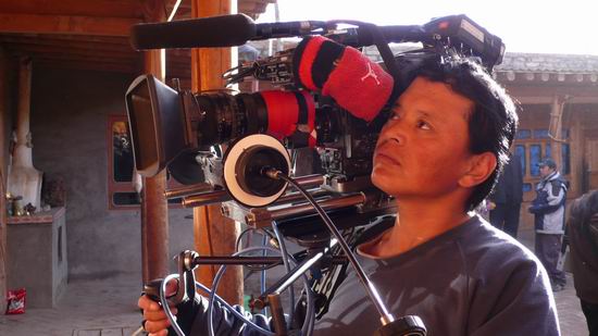 同在蓝天下 视频缩略图