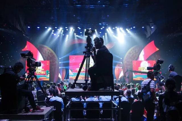 冒险男孩 视频缩略图