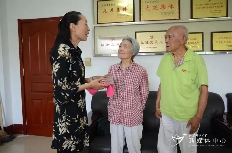 偷穿高跟鞋 视频缩略图