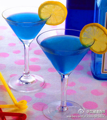 修剪草坪的小黄人 视频缩略图