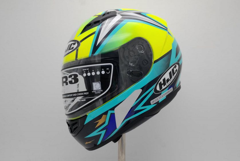 俏皮女学生 视频缩略图